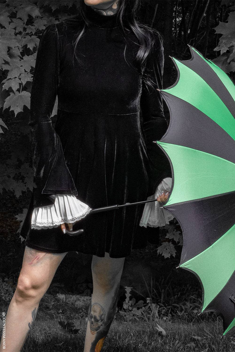 Batwing Pagoda Umbrella [BLACK/GREEN STRIPED]