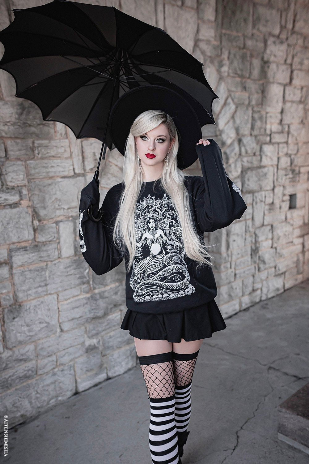 Batwing Pagoda Umbrella [BLACK/GRAY STRIPED]